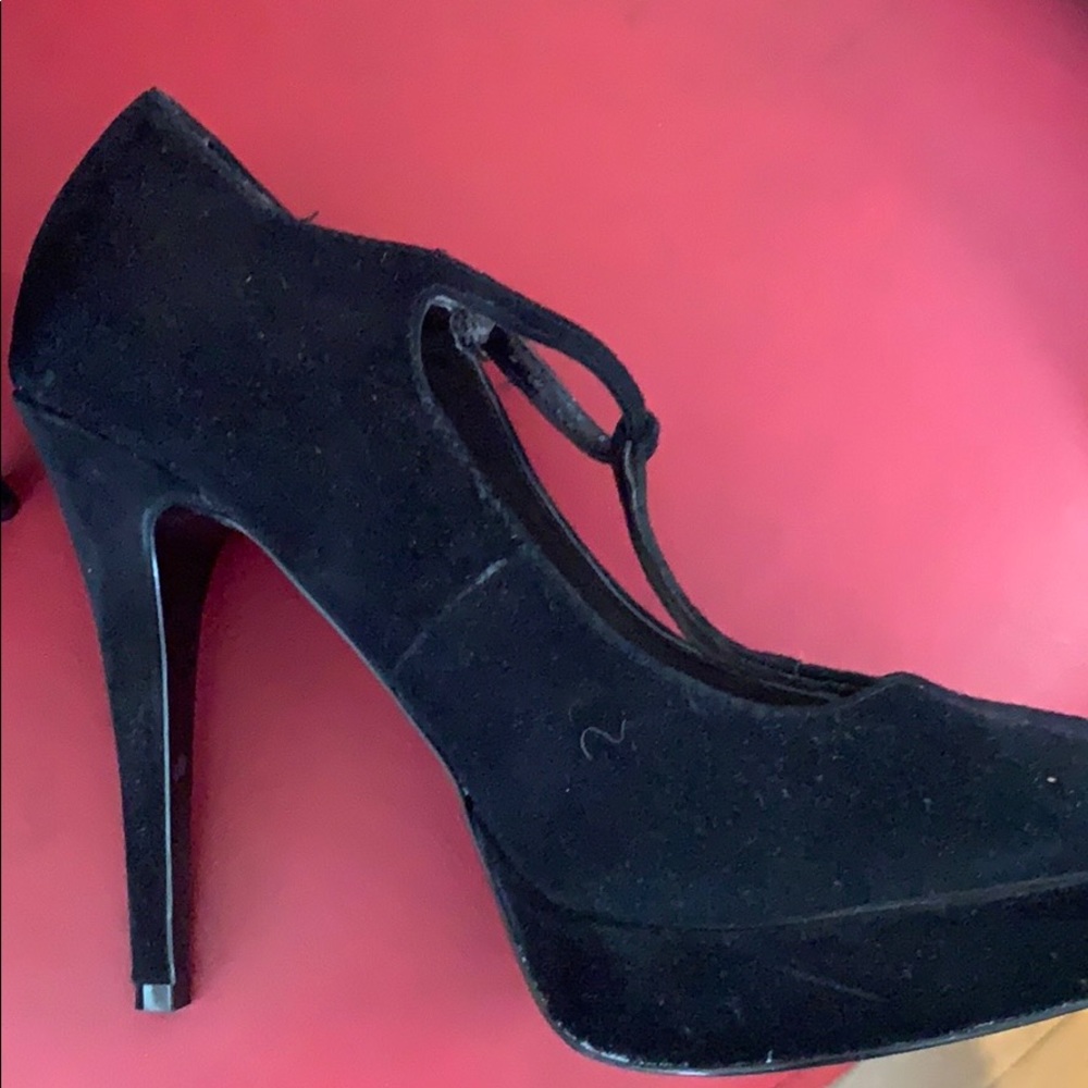 Heels - Picture 3 of 3